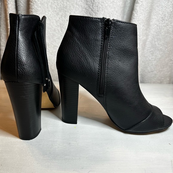 Express Black Vegan Leather Ankle Zip Bootie Womens Size 9 Peep Toe Whipstitch - Picture 2 of 7